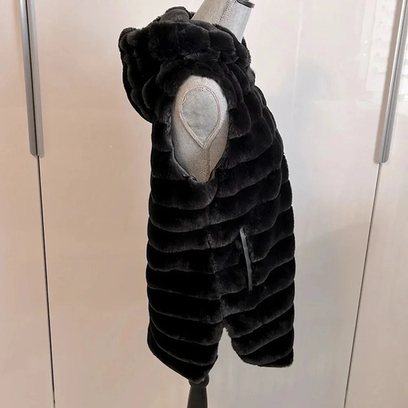 ARTIZAN ROBIN BARRE NWOT Black Faux Fur Vest Lined With Hood Pockets, Size L/XL - Picture 7 of 11